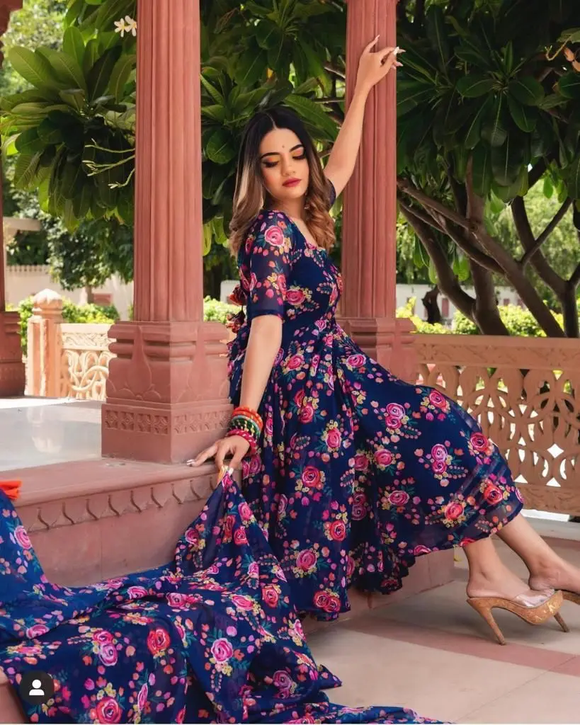 Buy Navy Blue Embroidered Georgette Kurta Set for Women Online from India's  Luxury Designers 2023