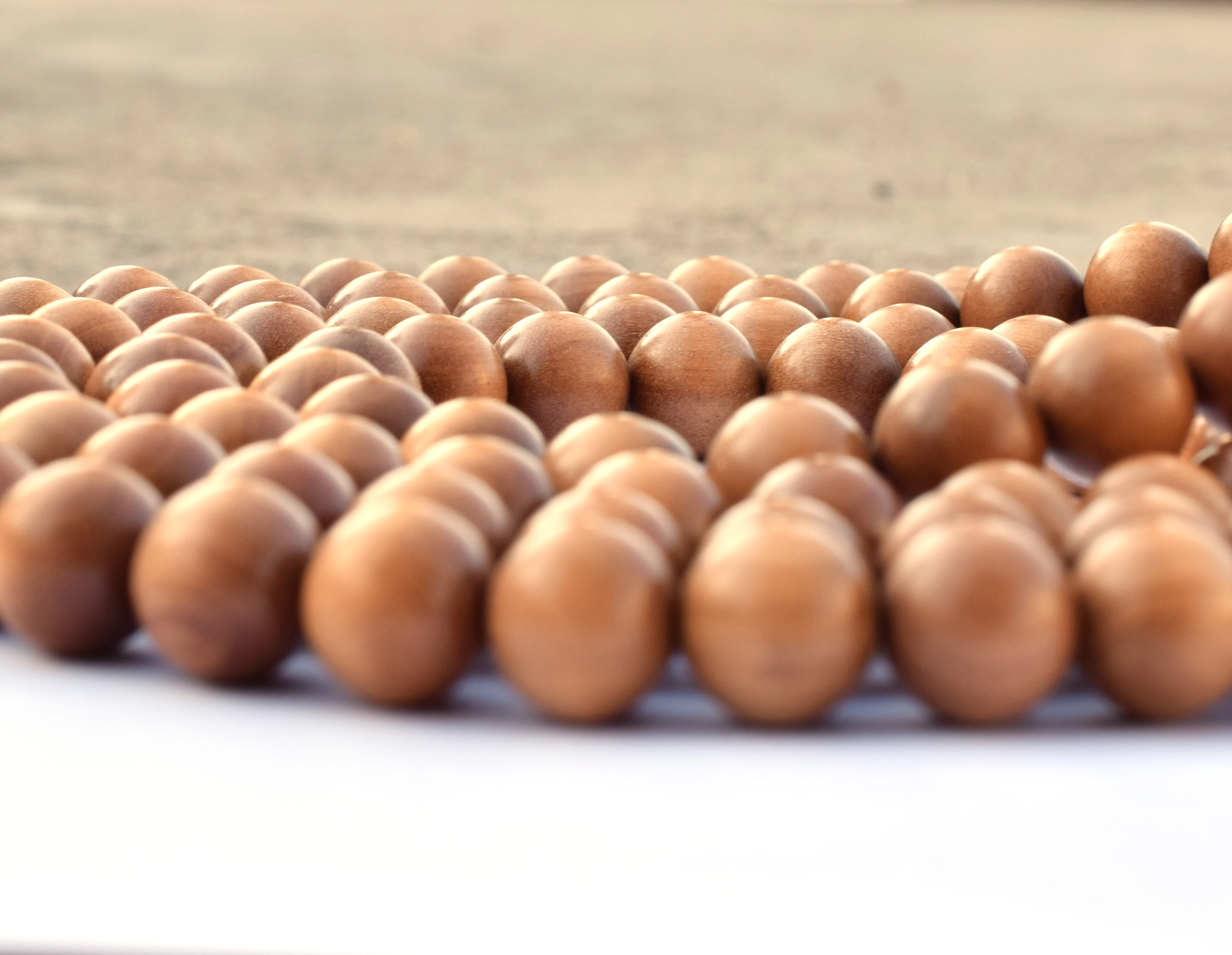 Необработанные круглые бусины из сандалового дерева 20 мм