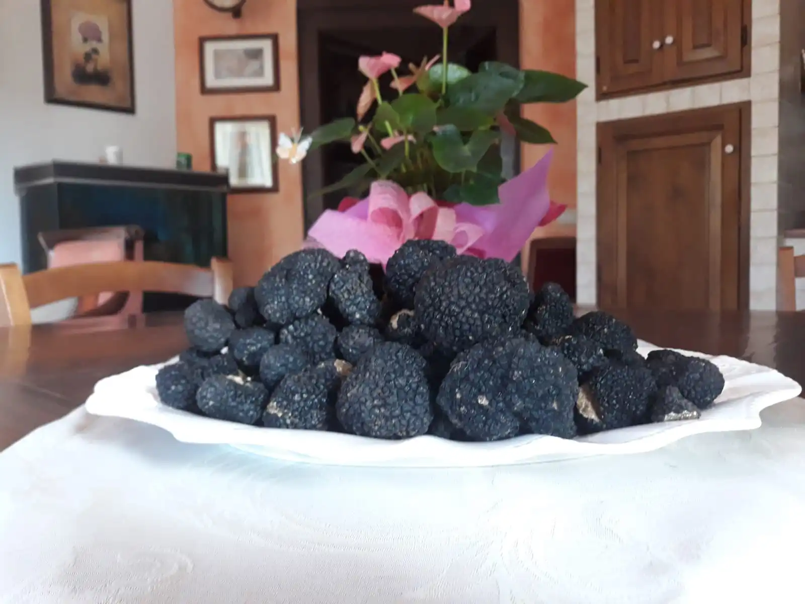 
 Черная трюфель (клубничный меланоспор) Tartufo nero di Norcia  
