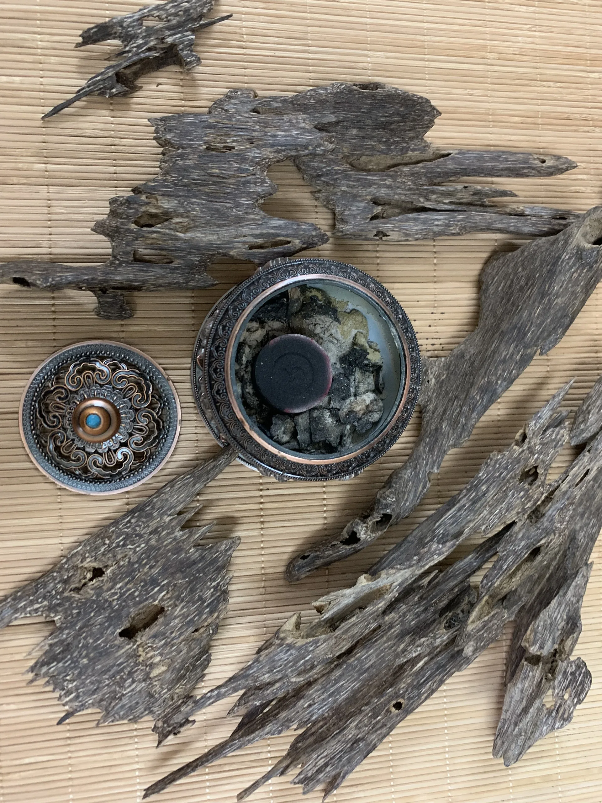 King Ant Oud Chip With High Quality For Burning Daily Home From Vietnam