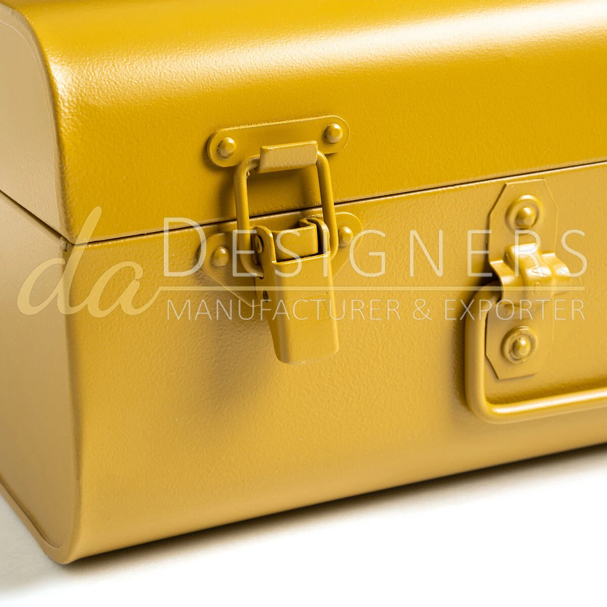 Decorative Storage Metal Trunk With Powder Coated Finishes Classic