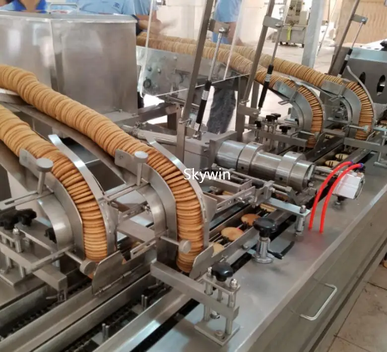 
 Автоматическая машина для зажима печенья и крема с патентной защитой и электрическим приводом SIEMENS  