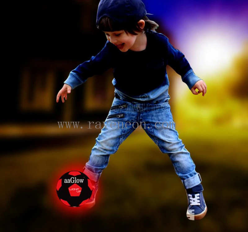 Последняя продукция на рынке резиновый светодиодный светящийся футбольный мяч aaGlow для детей водонепроницаемый светящийся мяч для детей