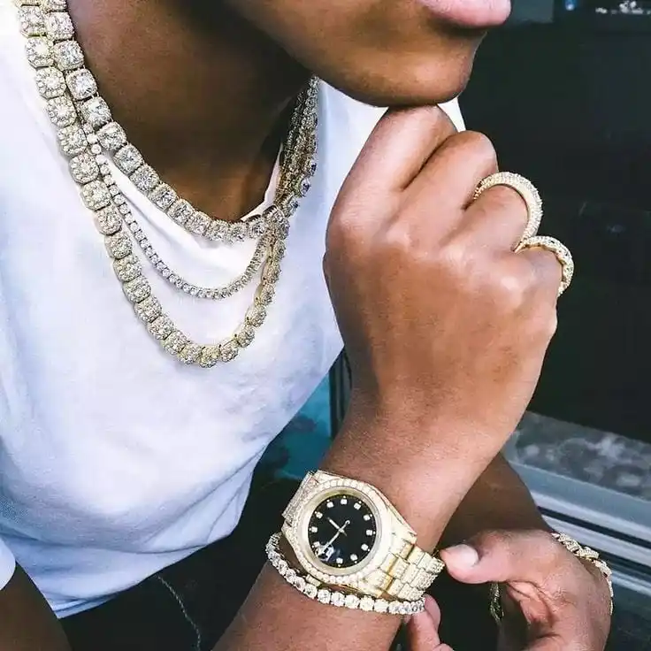 2021 Custom Logo Japan Miyota Beweging Milano Stijl Ultra Dunne Diamant  Quartz Horloges Mannen - Buy Vlinder Vrouwen Horloges Luxe Volledige  Rhinestones Dial Waterdicht Roestvrij Stalen Armband Dames Horloge Bling  Bling Sieraden,Heren