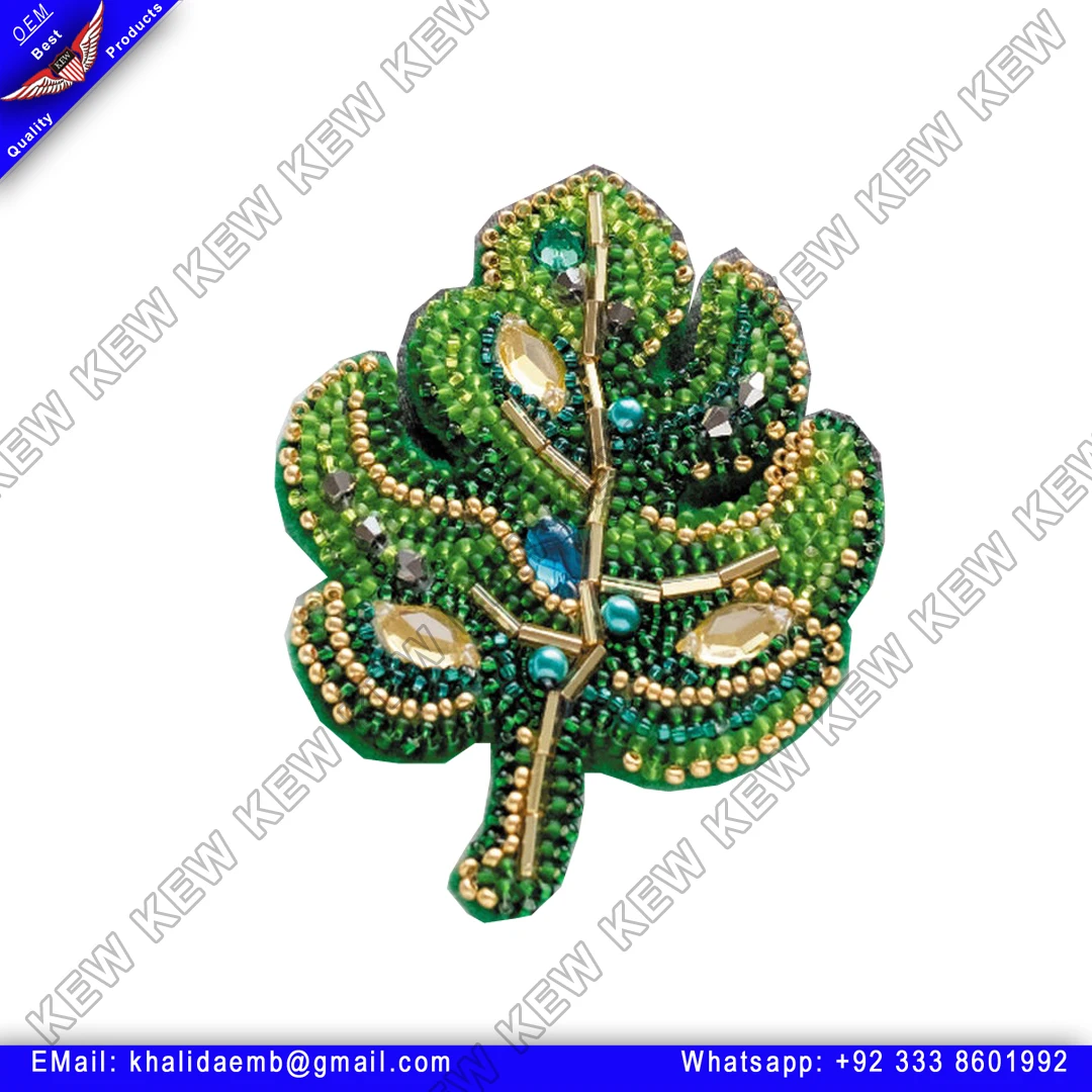 beaded brooch (3).jpg