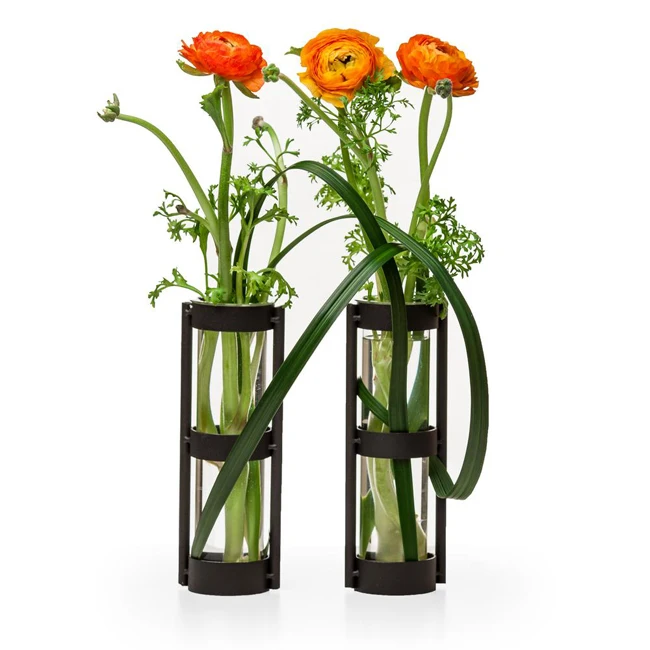 Vase en verre soufflé monture en fer forgé
