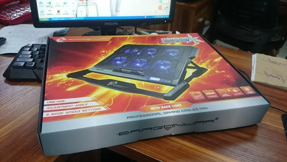 
 Лучшая Продажа Портативный модель max 6 вентиляторов 17 дюймов ноутбук с 2 портами (стандарт концентратор светодиодной вспышки ЖК-экрана экран кулер  