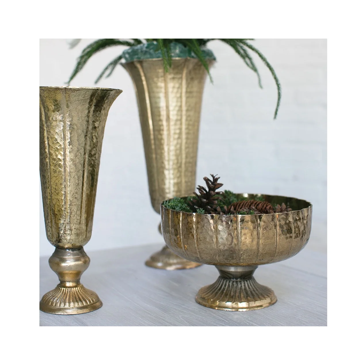 トランペット花瓶付きゴールドアンティーク台座花瓶 Buy Gold Antique Pedestal Flower Vase With Trumpet Vase Metal Flower Vase Decorative Vase Product On Alibaba Com