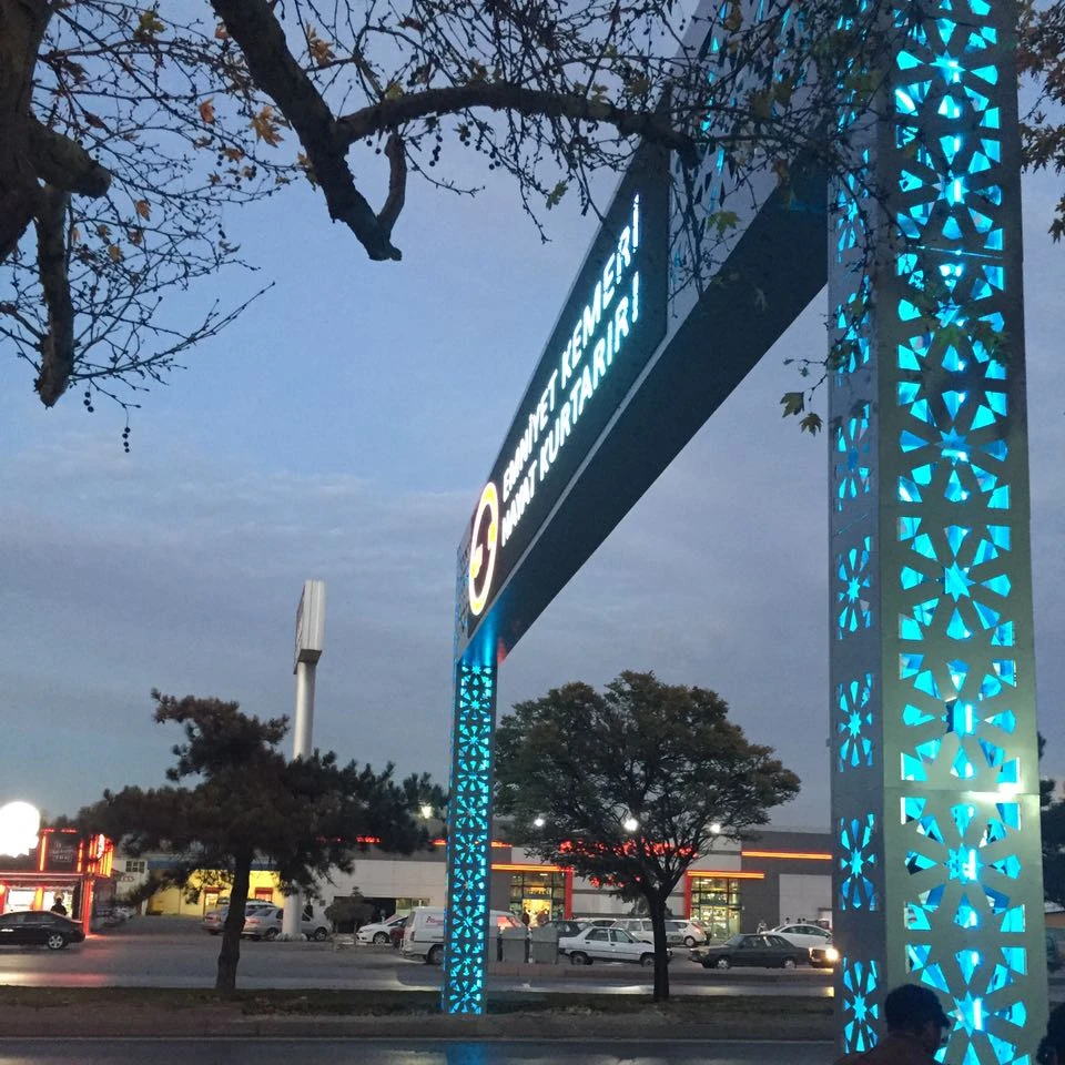 Outdoor LED Traffic System  Outdoor LED Information Screen LED Screen for VMS and Advertising