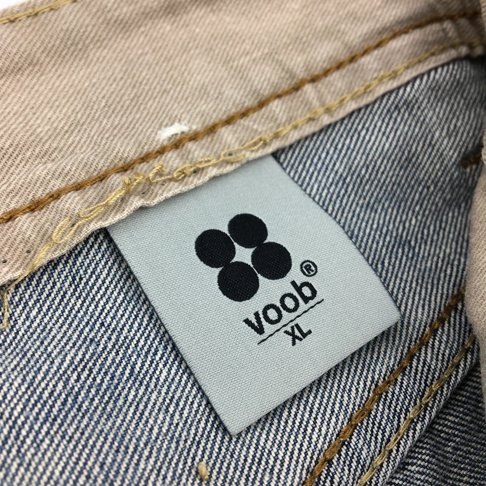 
 Оптовая продажа центр раза одежды тканые этикетки Индивидуальные основные этикетки для брюки и джинсы  