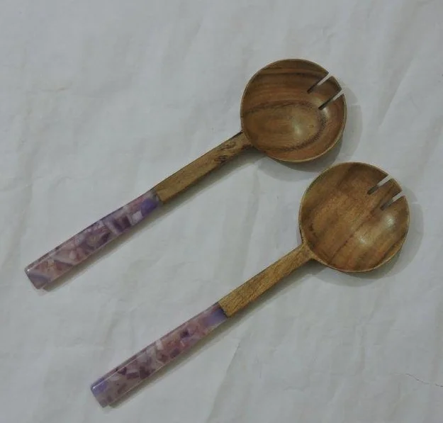 Ложка из дерева акации с разноцветной ручкой из смолы