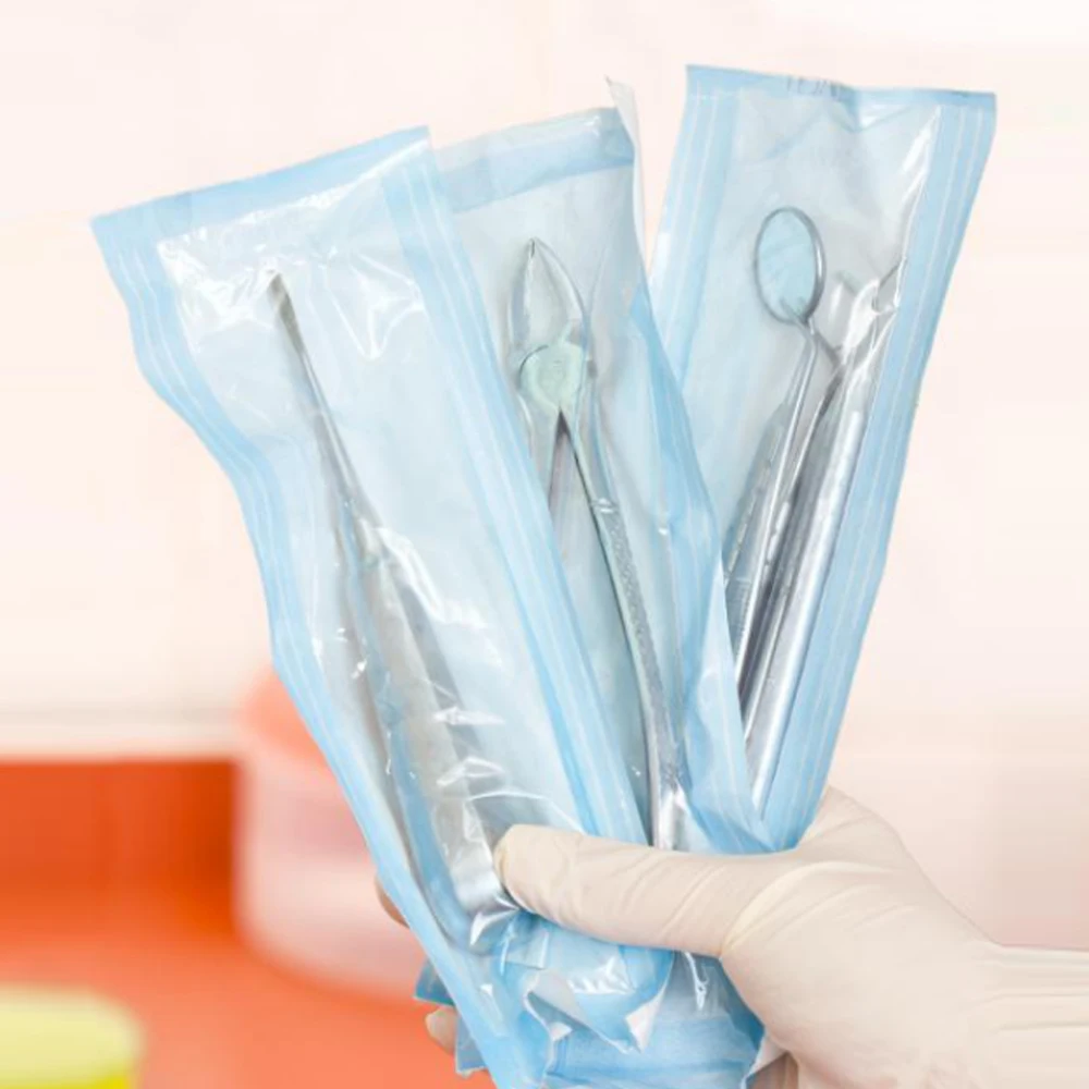 Стерильный пакет 1. Стерильные пакеты для стерильных инструментов. Пакеты для стерилизации стоматологических инструментов. Стерильный инструмент стоматолога. Стерильные инструменты в стоматологии.