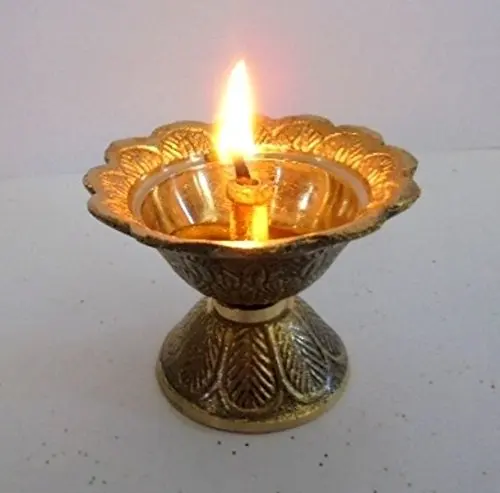  Diya lámpara Grabado diseño de diámetro con Base de Tortuga Hashcart Dorado lámpara de Aceite de latón puja Indio Hecho a Mano  