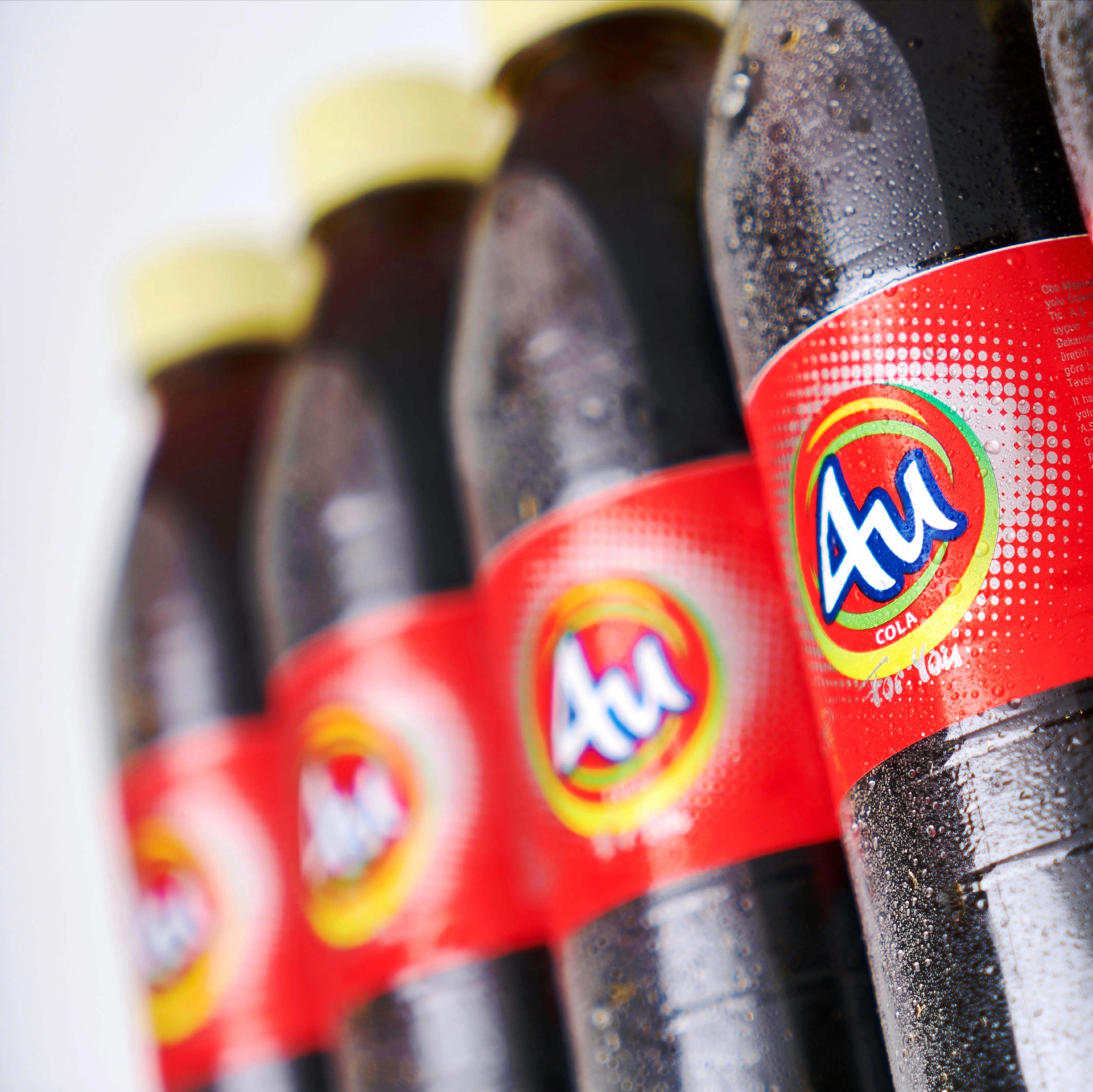 Une Boisson Au Cola De Volume 330 Ml Cola 4u 330 Ml Carbonated Halal Non Alcoholic Fresh Refreshing Freezing  Sparkling Bottled Cold Beverage Soft Drinks - Buy Coke Cola Carbonated  Flavored Food And Beverage Fresh Refreshing Sparkling Bottled Cold,Soft  Drink