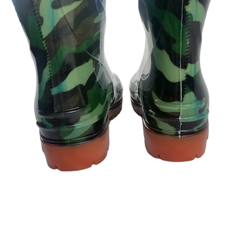 Камуфляжные хорошего качества средней длины из водонепроницаемого материала; Низкие резиновые сапоги; ПВХ; Для работы фабрикой по производству