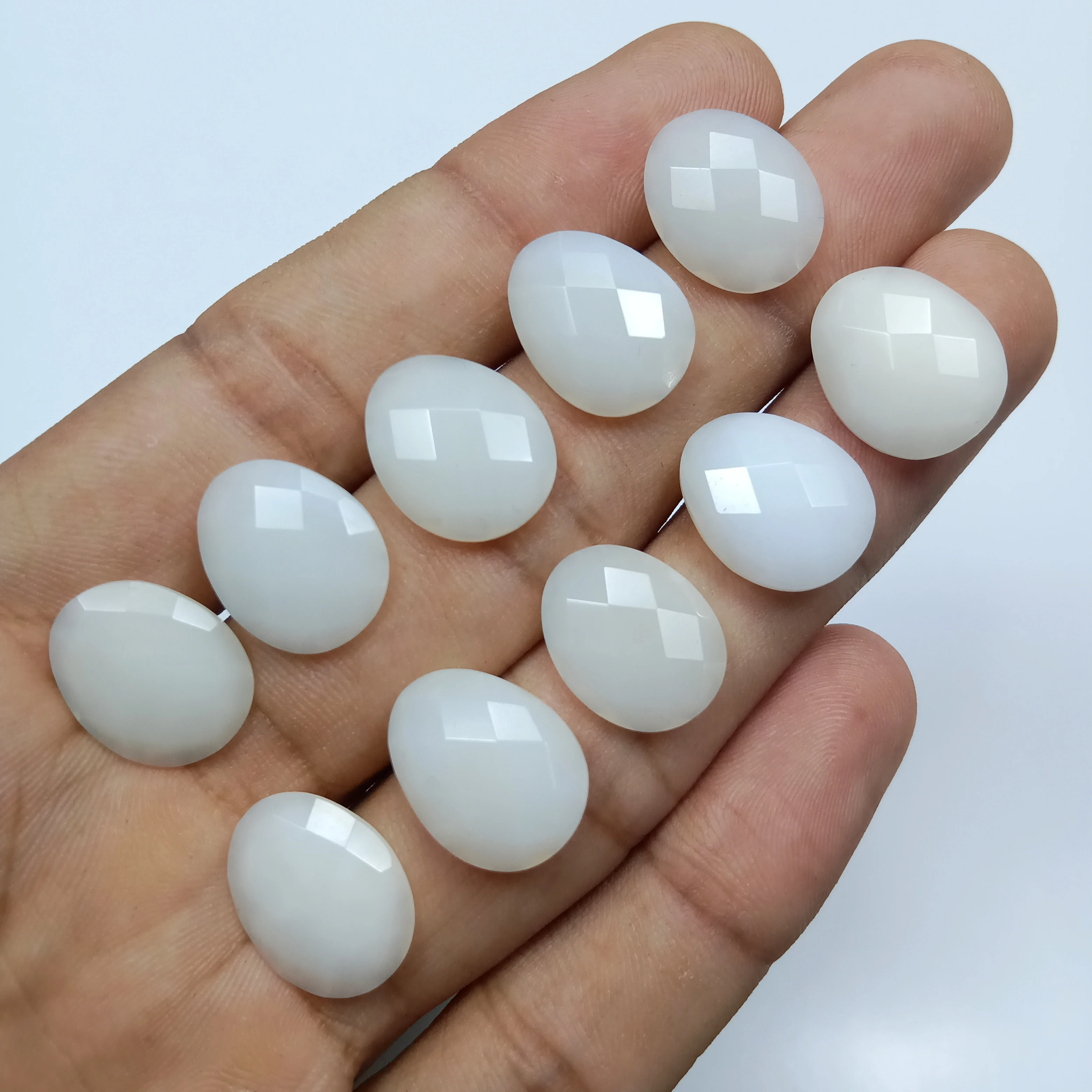 用于珠宝制作的顶级白色蛋白石罗塞特天然宝石 