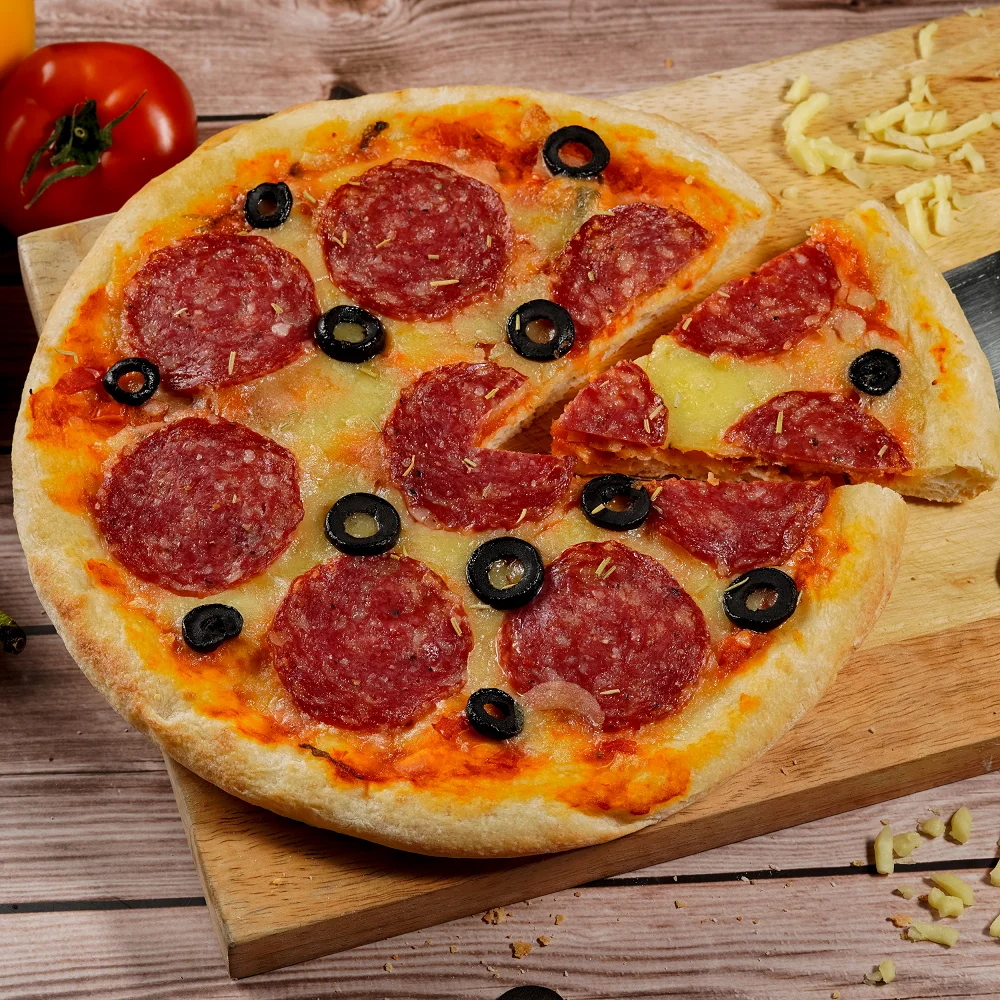 High Quality Wholesale Fluffy and Chewy Salty Baked Normal Individual vacuum bag Frozen Salami Pizza 9'