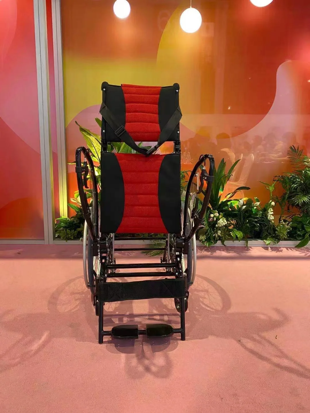 Manual Folding Standing Handicapped Wheelchair for Sale the rear wheels can be quickly disassembled for disabled - BZ-TH01 details