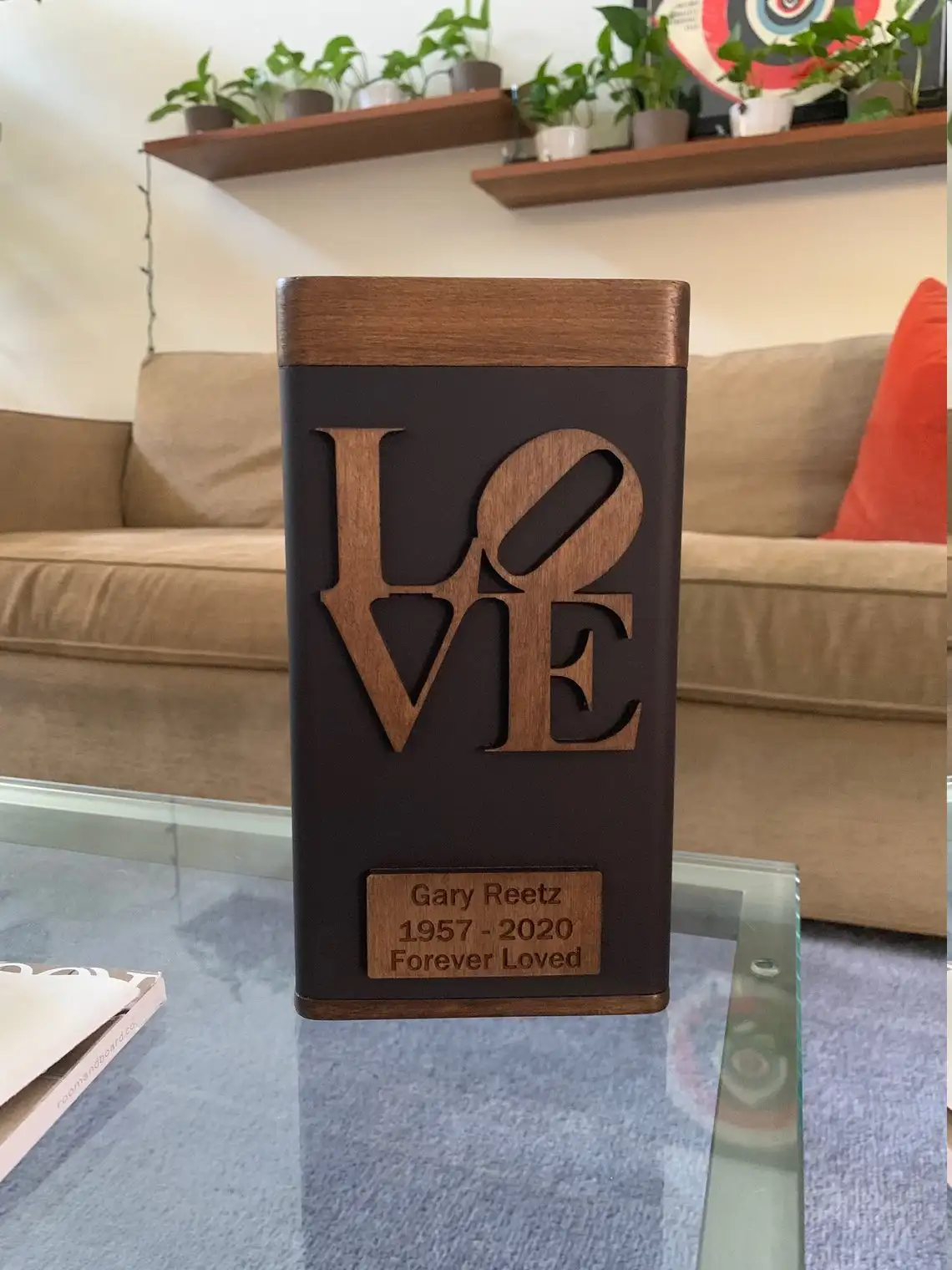 Стильная урна для кремации в коробке в элегантной деревянной отделке с пользовательской крышкой идеально подходит для ухода за взрослыми воспоминаниями