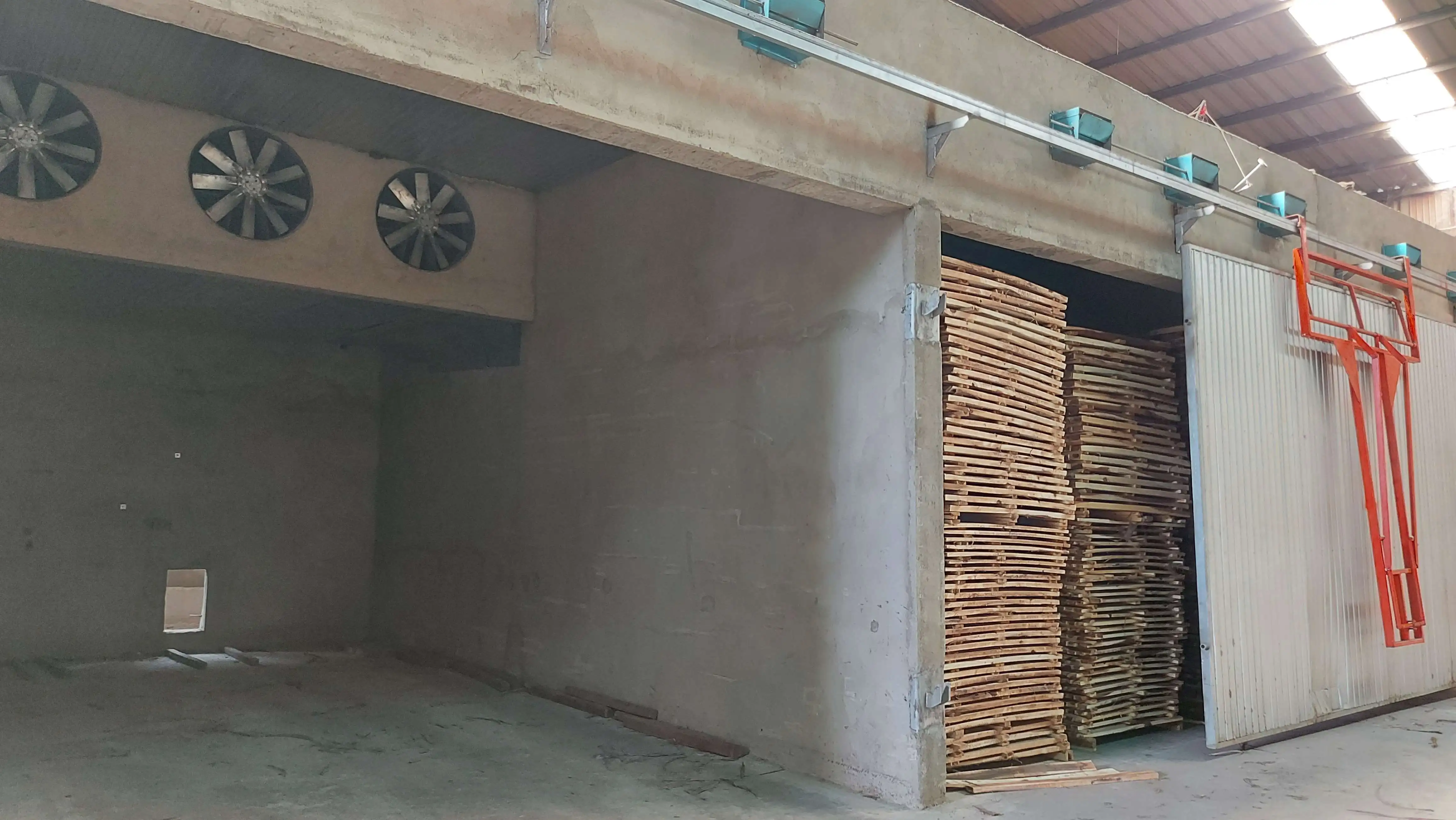 Natural Hard Acacia/rubber/pine Wood Logs/timber/planks With High