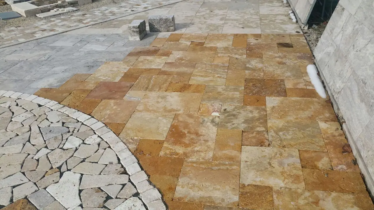 2023 Tuscany Scabas French Versailles Pattern Tumbled Travertine Pavers Tile Made in Turkey Cem-FPT-05 New Arrival Product Stone