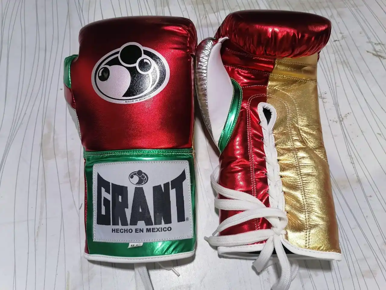 Metallic Shades Cowhide Leather Boxing Gloves Men Laceup Fastening