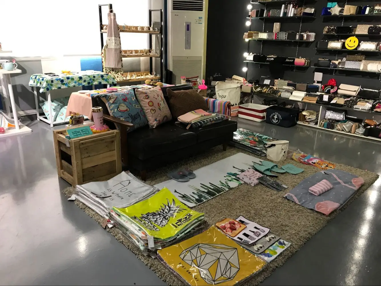 PHOENIX FASHION CO., LTD. 2
