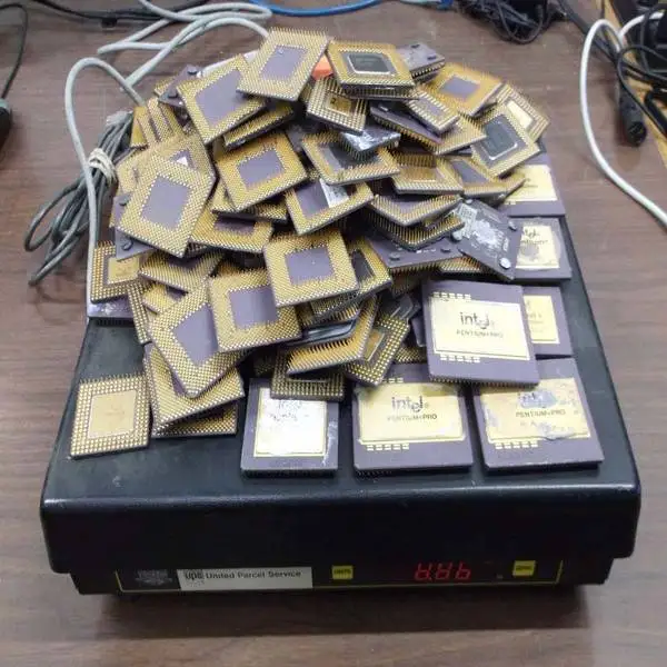 386とIntel 486のセラミックCPUスクラップの販売
