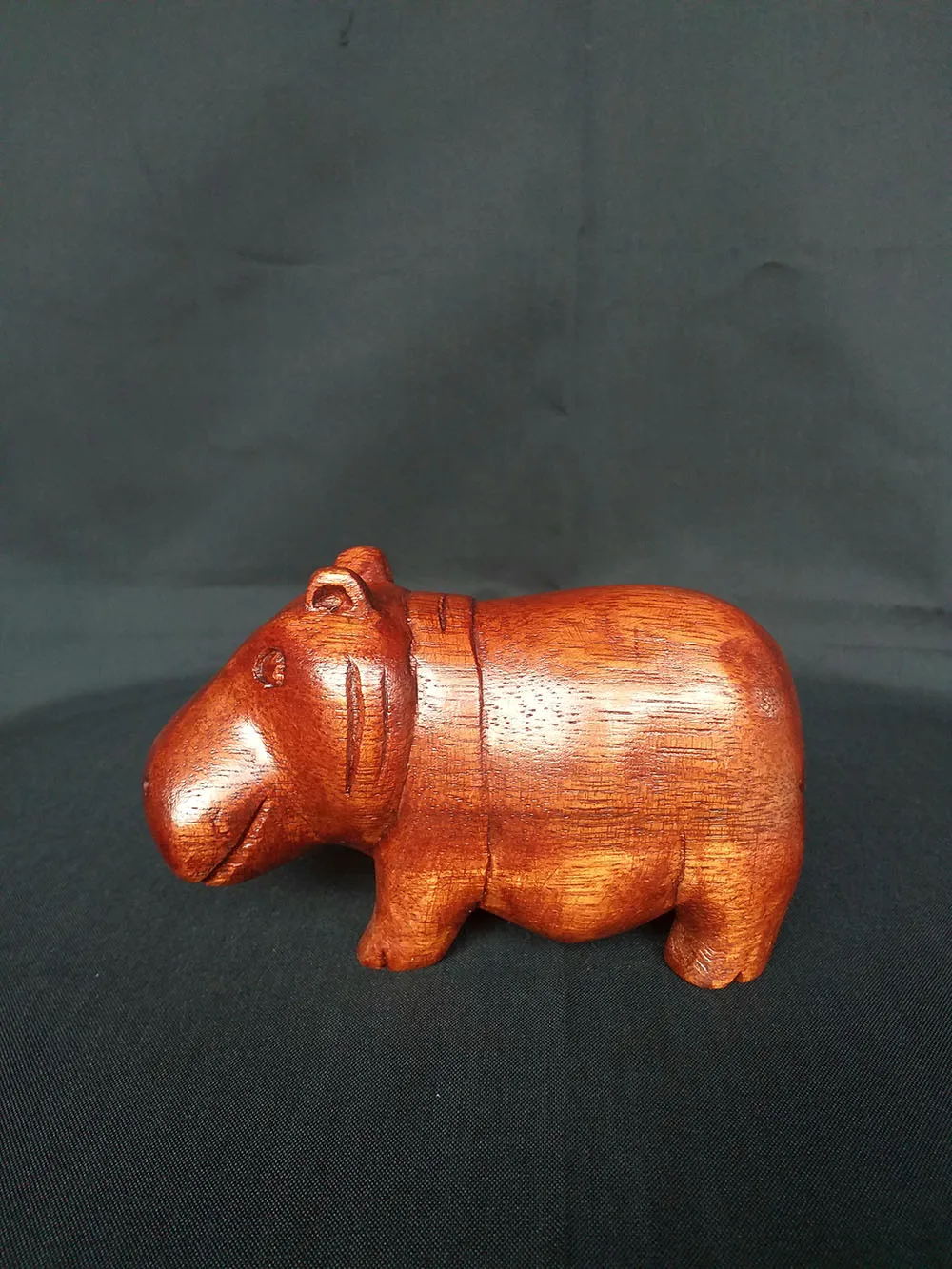 Custom Pine Wood Animal Statue Hand Carved Folk Art Engraved Statue for Home Decor and Gift
