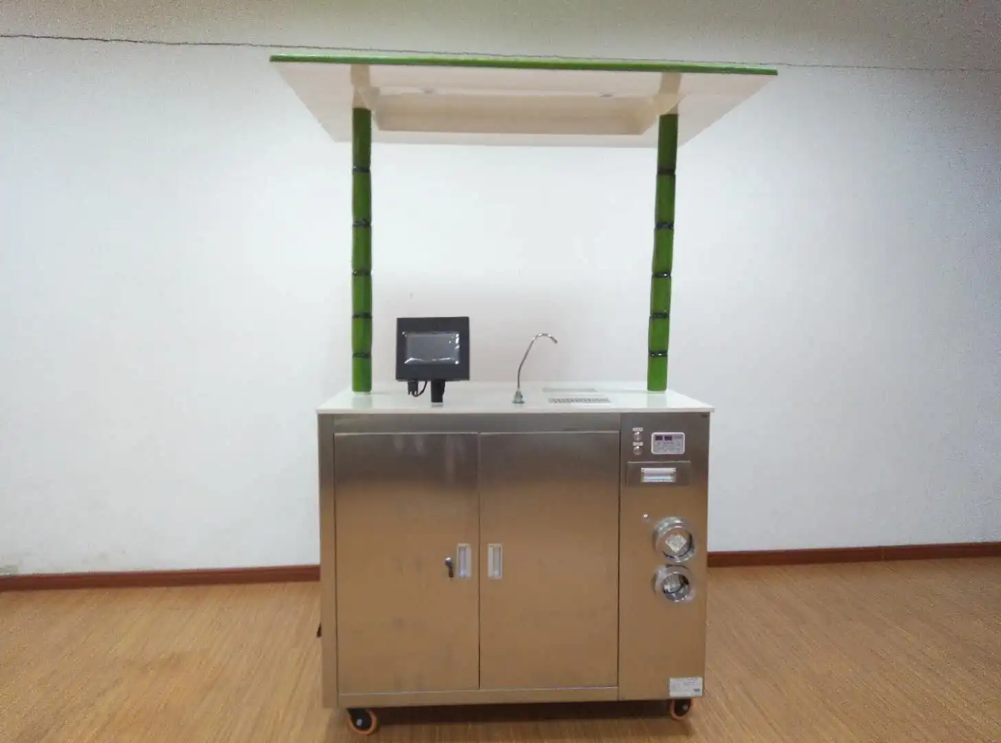 Sugarcane Juicer Crusher Extract Machine with Chiller and Quantitative Calculation China Factory Price