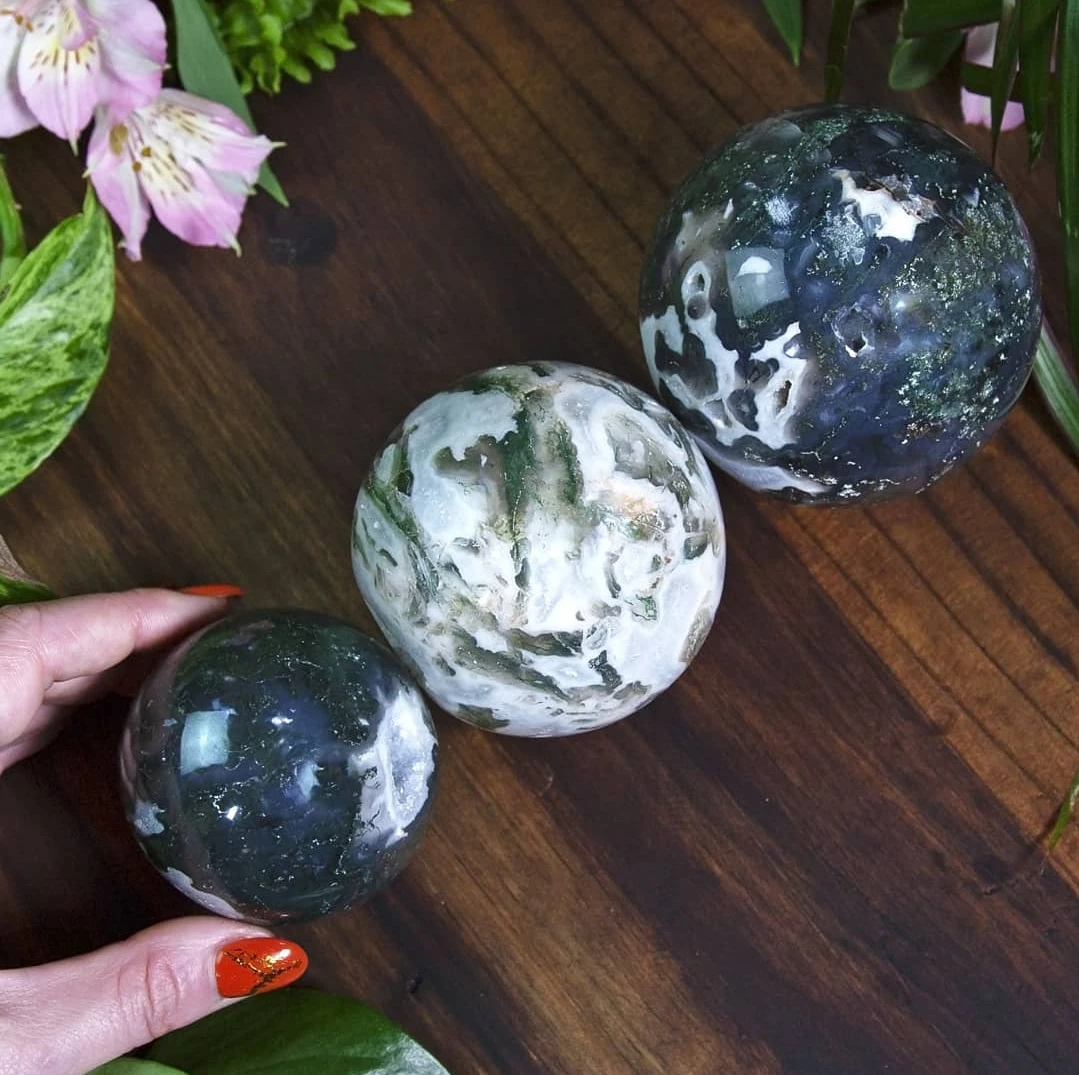 Natural agate crystal ball from Madagascar sphere quartz reiki healing 50g 