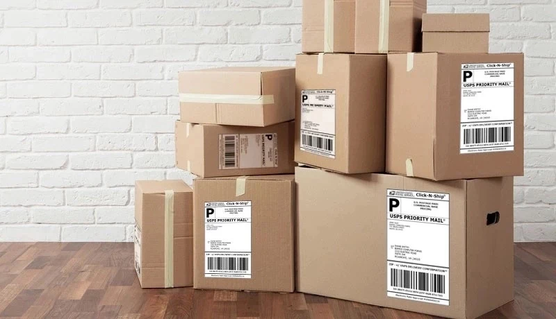 Handling package. Package labeling. Shipping Label. Специальная упаковка (Special Packaging). Упакованная коробка ups и DPD.