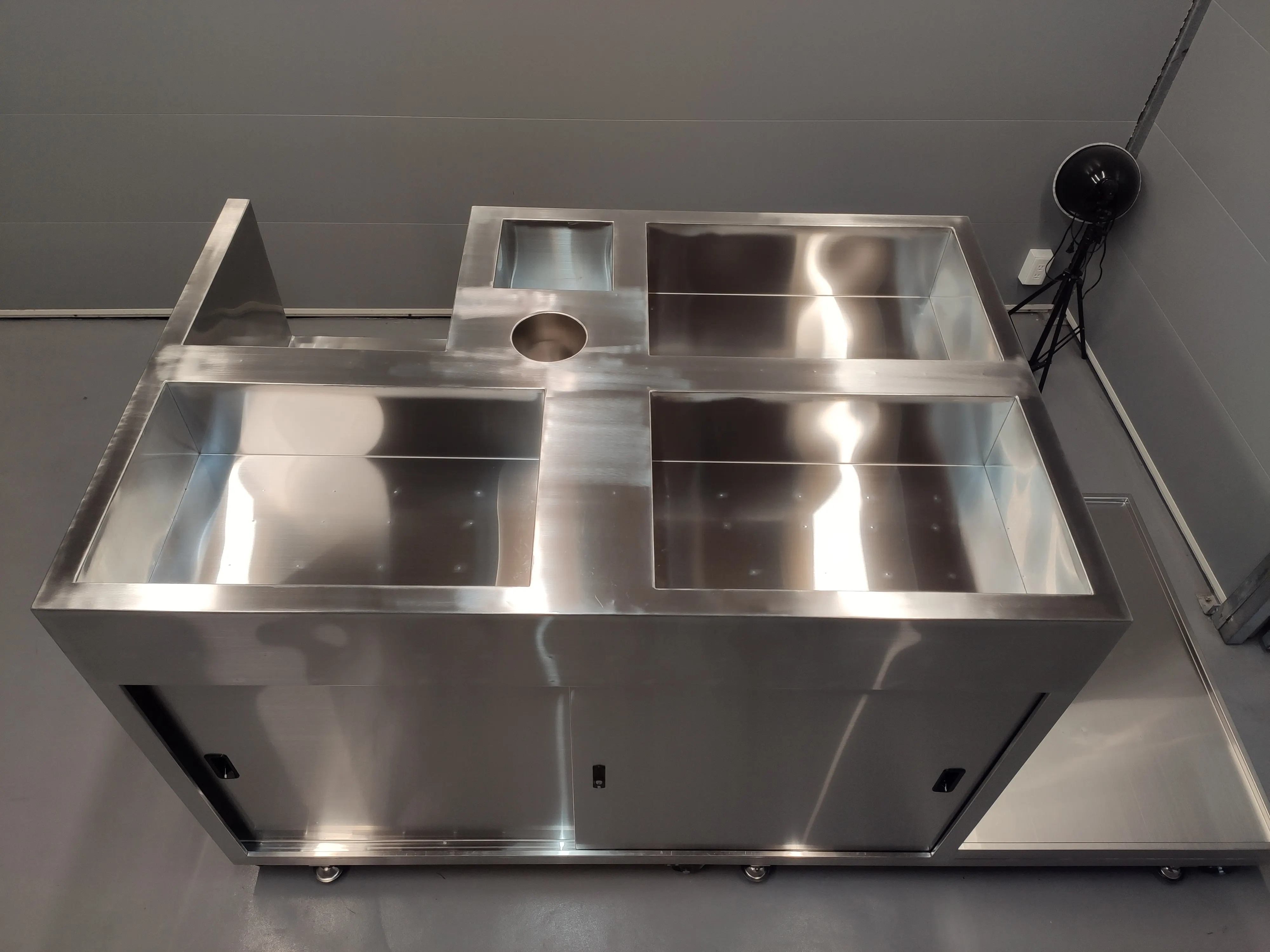 Шкаф для хранения столовой посуды из нержавеющей стали