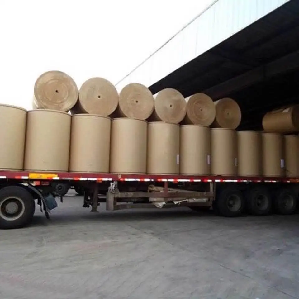 транспортировкой бумаги занималась единственная в городе. перевозка бумаги в рулонах. погрузка рулонов бумаги. перевозка бумаги в рулонах. транспортировкой бумаги занималась единственная в городе.