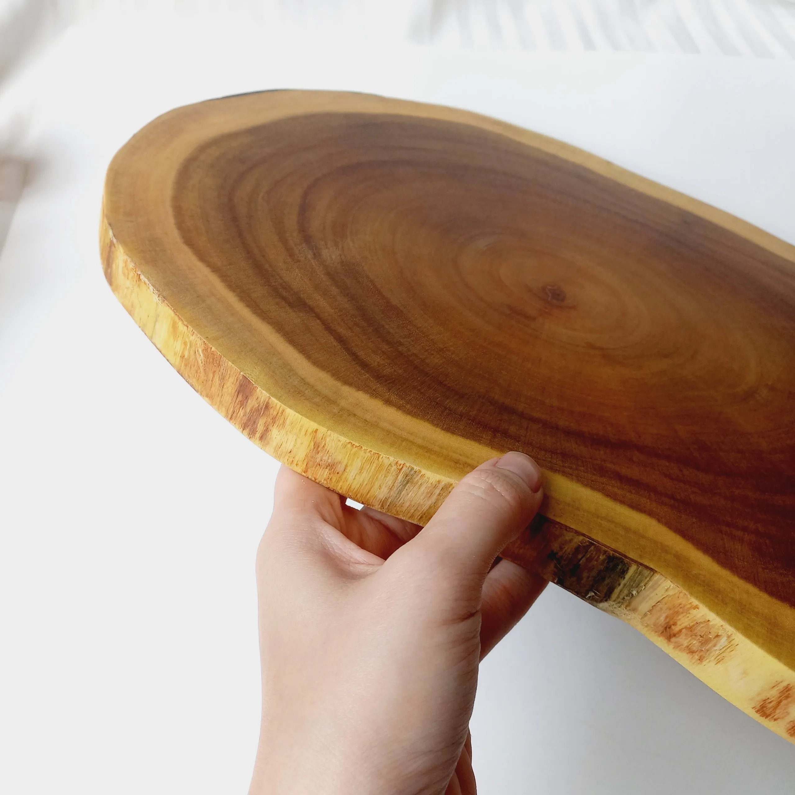China Acacia Tree Bark Oval Serving Board Raw Durable
