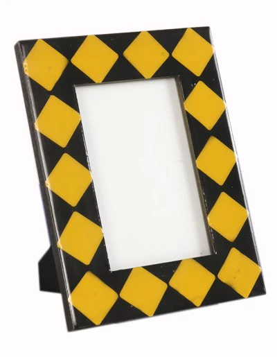 Черная дизайнерская рамка с изображением рога