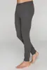 Gris oscuro