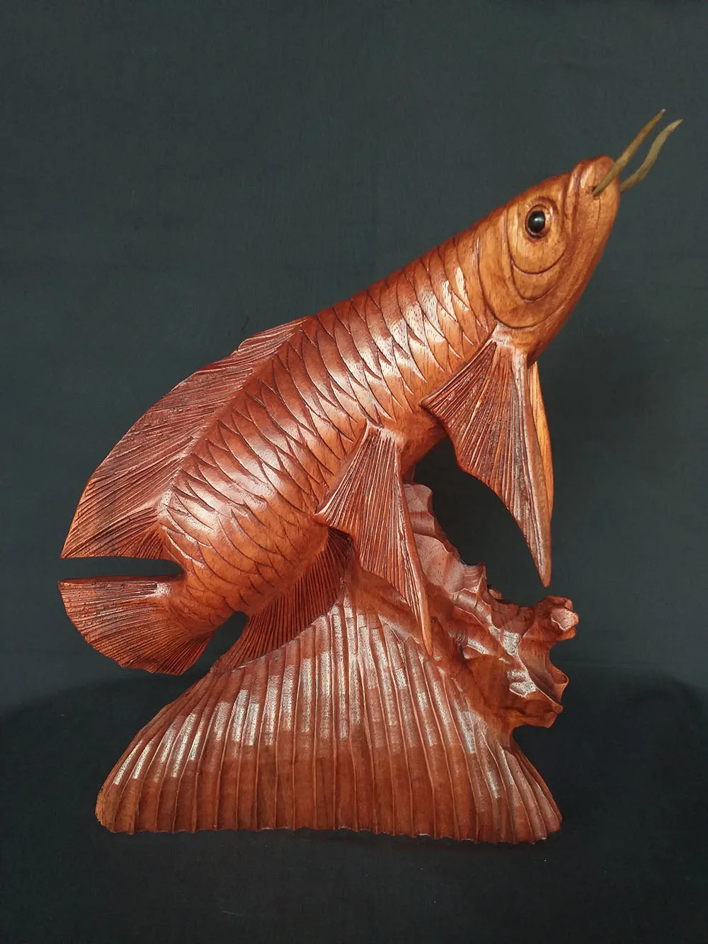 Custom Pine Wood Animal Statue Hand Carved Folk Art Engraved Statue for Home Decor and Gift