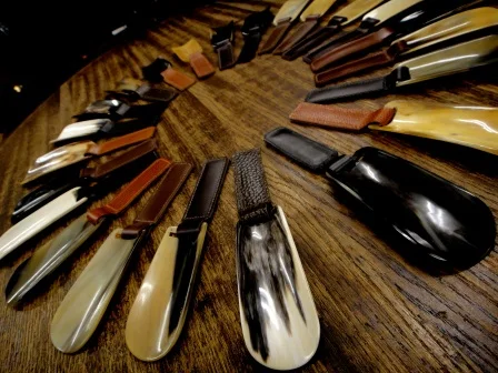 Маленький дизайнерский обувной рожок с подвесной полосой через гениальное ремесло для продажи и низкой