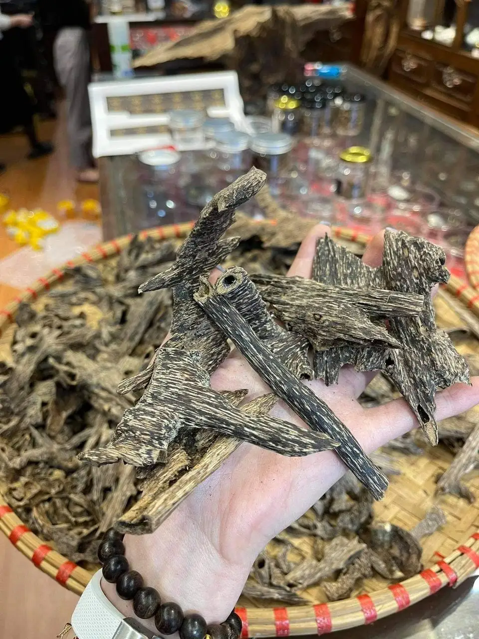 King Ant Oud Chip With High Quality For Burning Daily Home From Vietnam