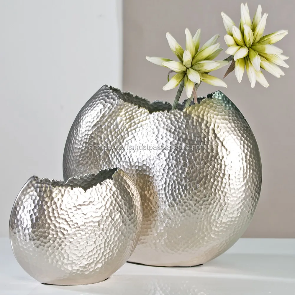 Ваза металл купить. Декоративная ваза для цветов. Необычные вазы для цветов. Серебряные вазы. Вазы металлические декоративные.