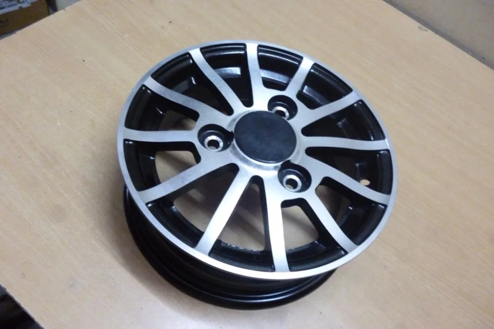 Piaggio ape deals wheel cap