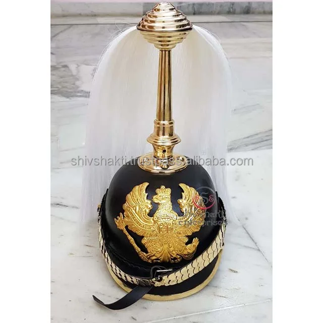 Кожаный шлем Pickelhaube с белым шлейфом