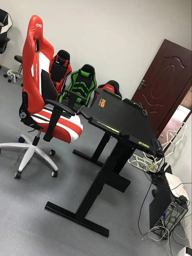 
Логотип OEM, индивидуальный дизайн, RGB светодиодная подсветка, регулируемая высота, подвижный стоечный стол с USB-концентратором 