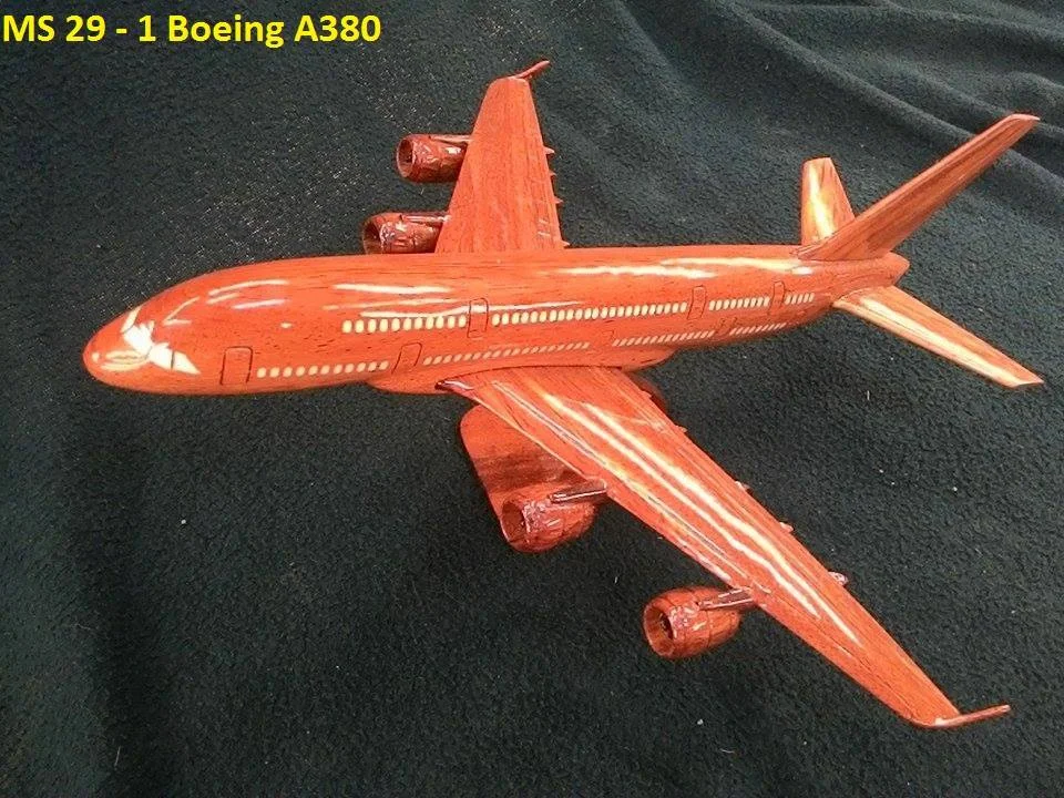 WOODEN AIRCRAFT MODEL/ BOEING AIRPLANE MODEL