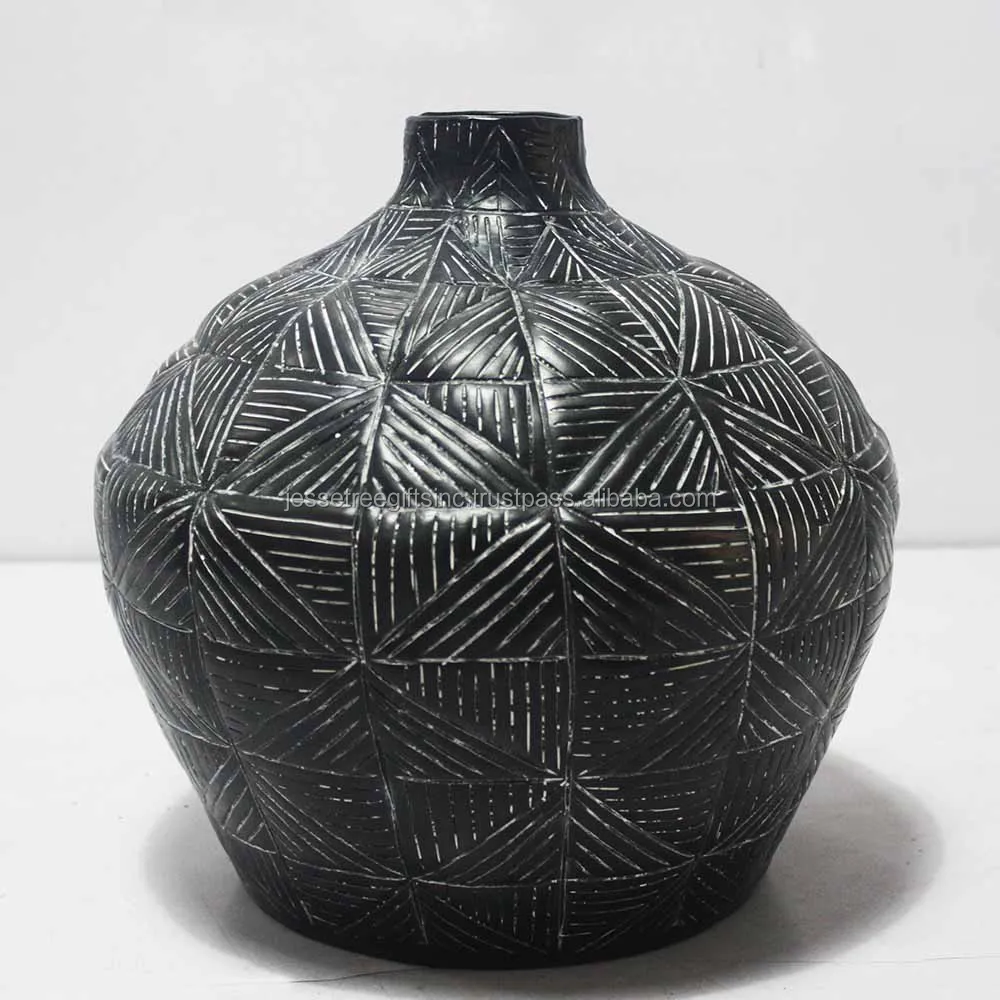 Handmade Metal Flower Vase With Black Powder Coating Finishing Round Shape Embossed Design for Home Decoration Wholesale Price