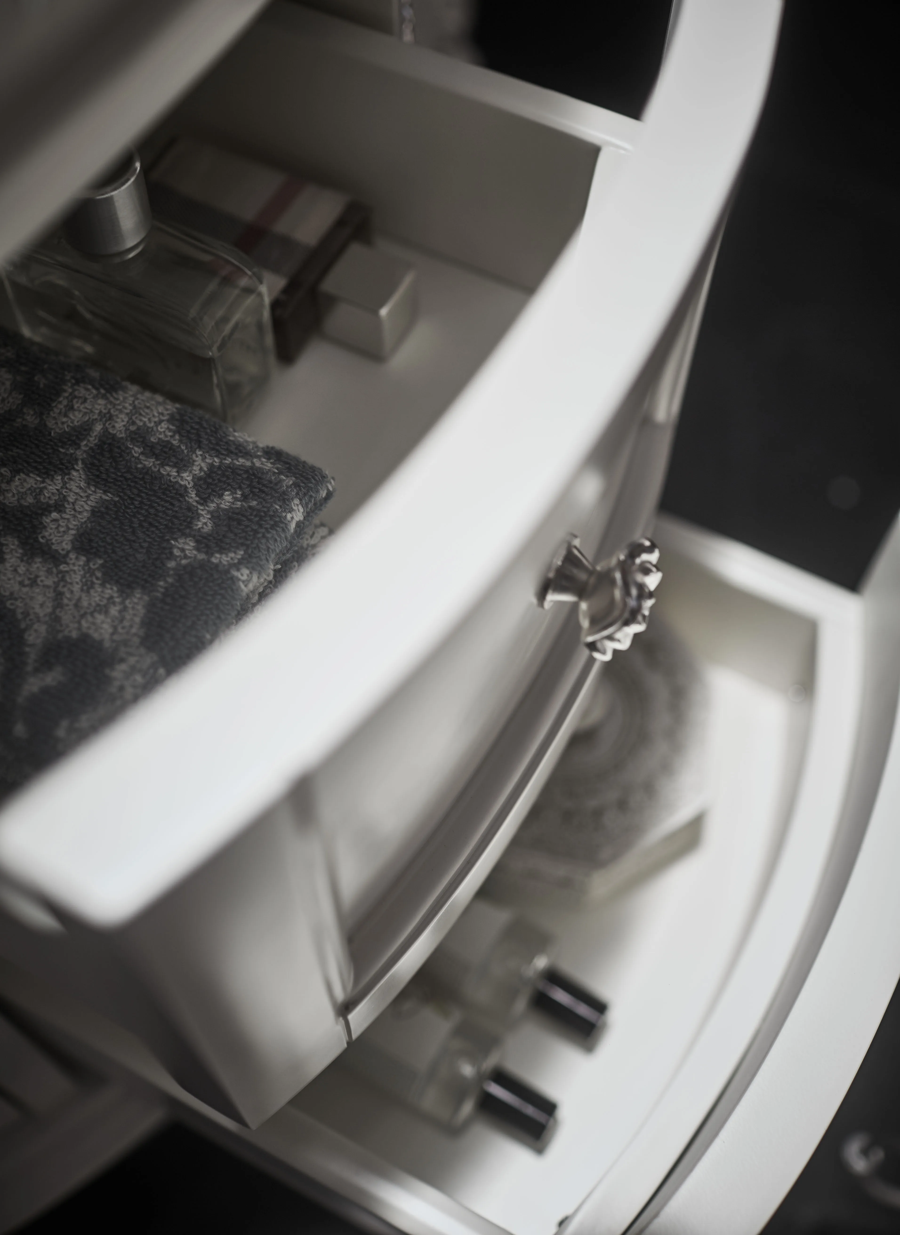 Классический стиль цельнодеревянный античный белый отдельно стоящий одиночный раковины для ванной комнаты