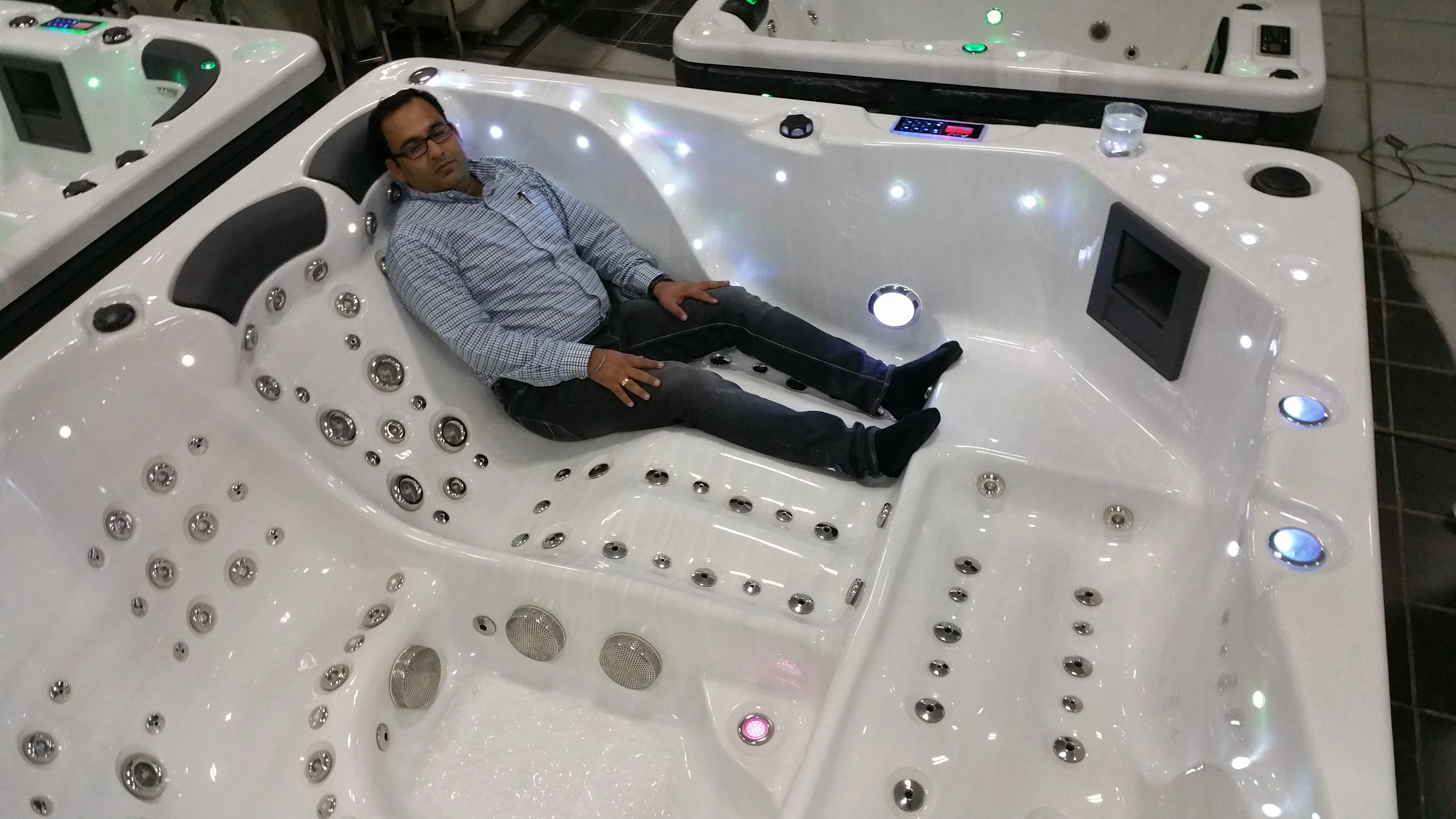 
 Товары для спа, гидромассажная Ванна на 6 человек, бассейн с сексуальным массажем, красивая ванна с плавающим гидромассажем  