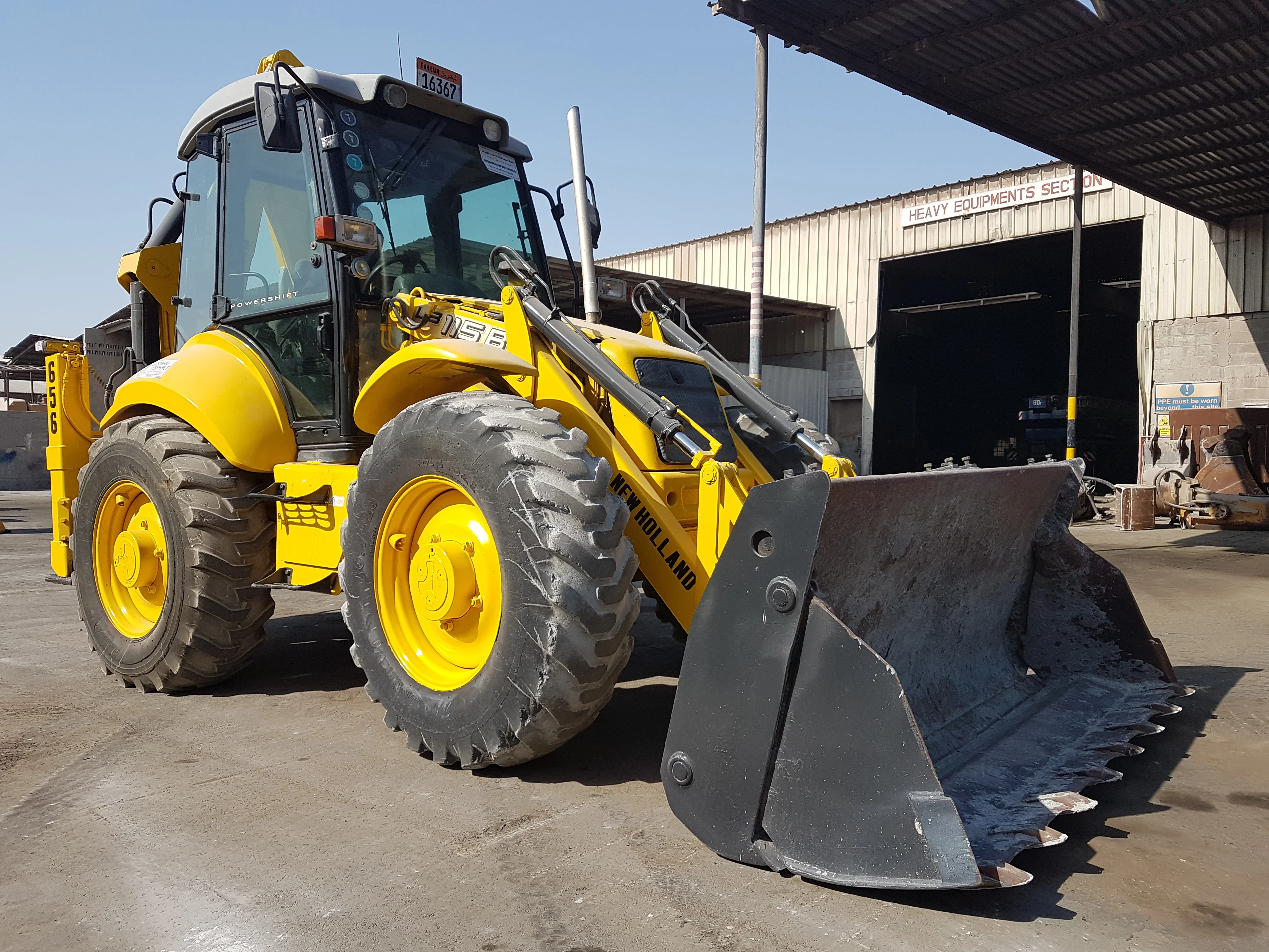 backhoe loader/ new holland
