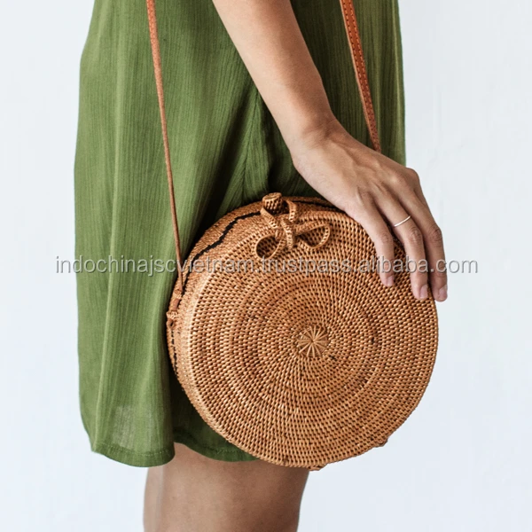 round wicker bolsas